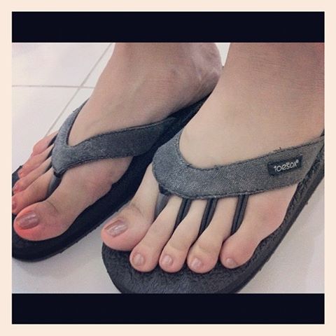 Toesox-Five-Toe-Sandals